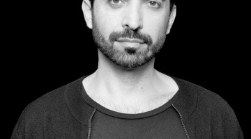 Sinan_Cankaya_portret_-_foto_Marijn_Smulders_3_1_2_3_2_1