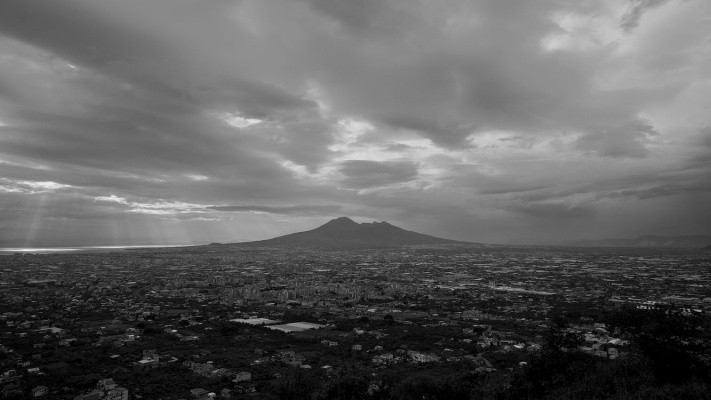 Below-the-Clouds_st_5_jpg_sd-low_3